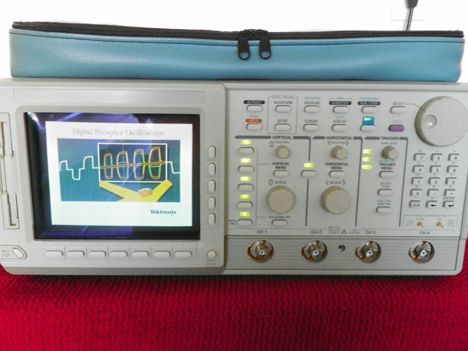 Tektronix TDS784D Opt 13/1F/HD/2C/2F/2M/3C/4C 1GHz 4GS/s Tektronix TDS784D Opt 13/1F/HD/2C/2F/2M/3C/4C 1GHz 4GS/s